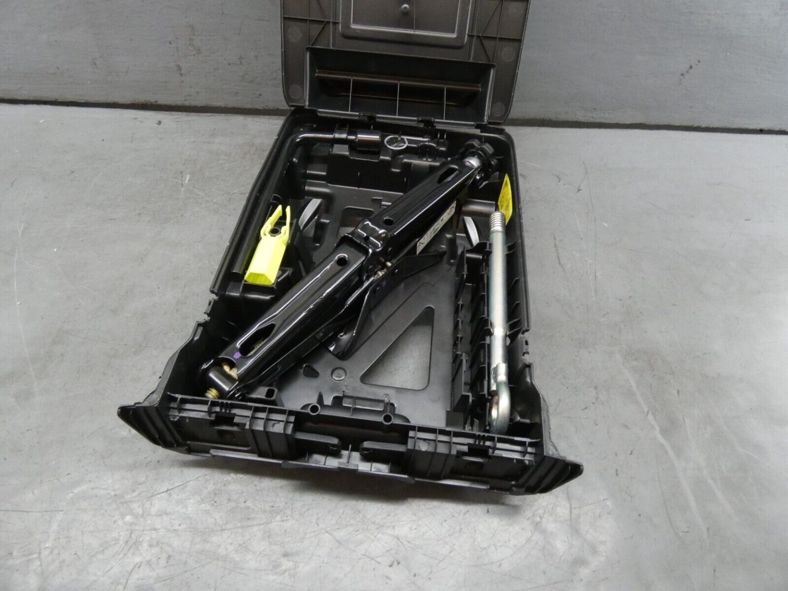 Citroen Dispatch Jack & Wheel Brace Set Kit 1.5HDI 2021 Chrispin's