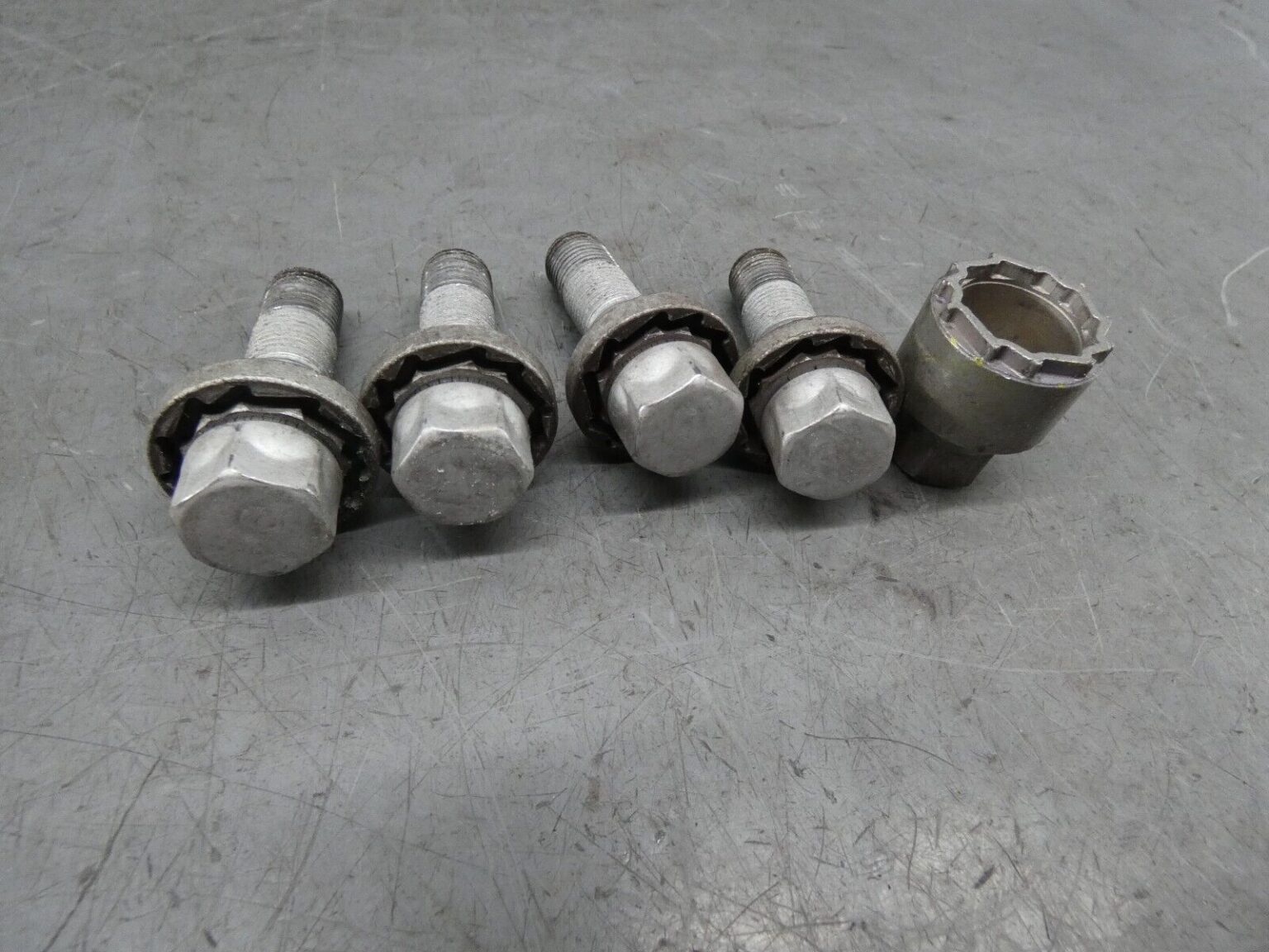 Volvo XC40 Locking Wheel Nut Set 1.5 Auto 2021 Chrispin's Used Car Spares