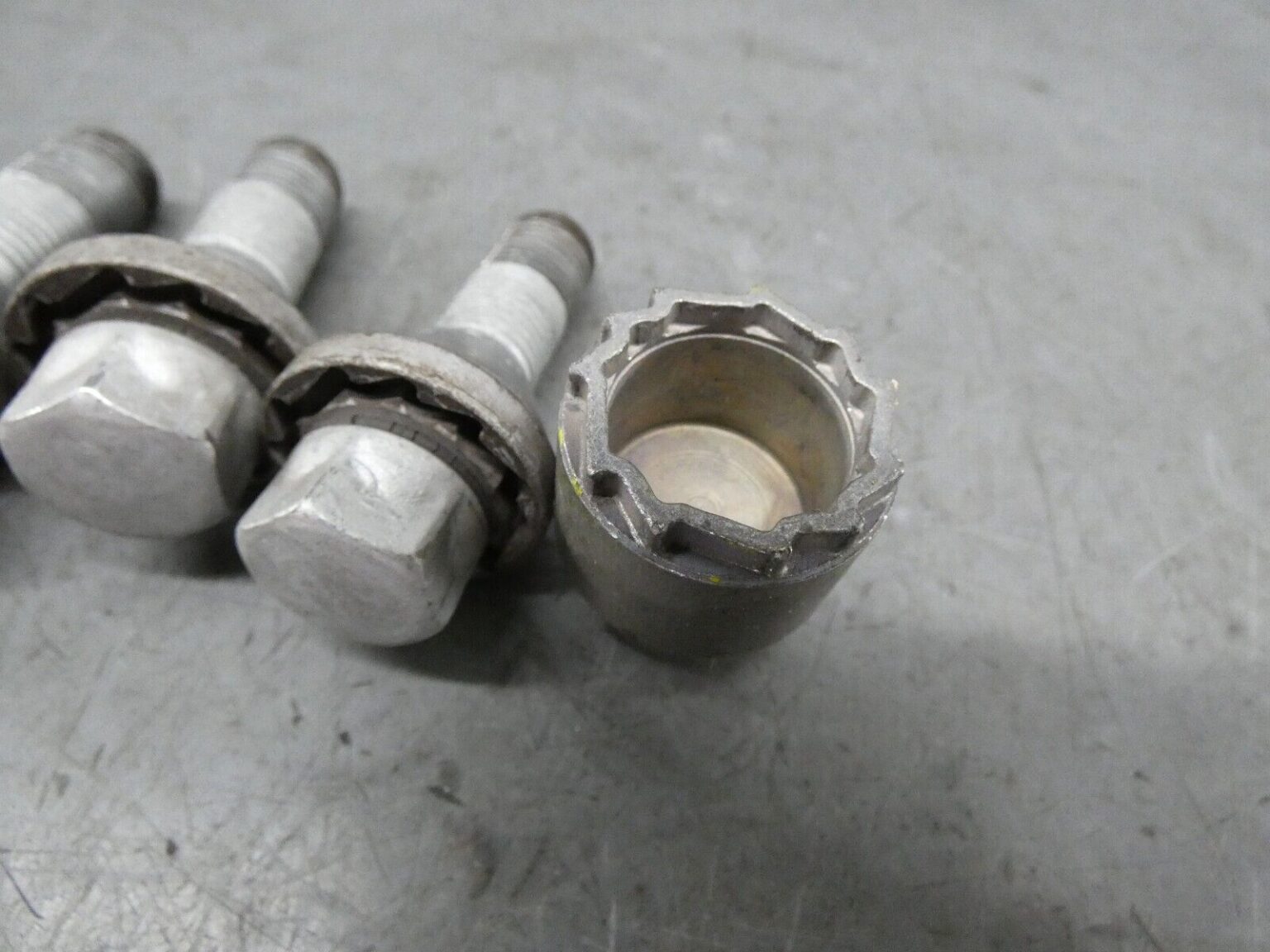 Volvo XC40 Locking Wheel Nut Set 1.5 Auto 2021 Chrispin's Used Car Spares