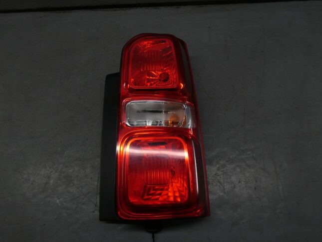 Vauxhall Vivaro Drivers Offside Rear Tail Light 2.0HDI 2020 ...