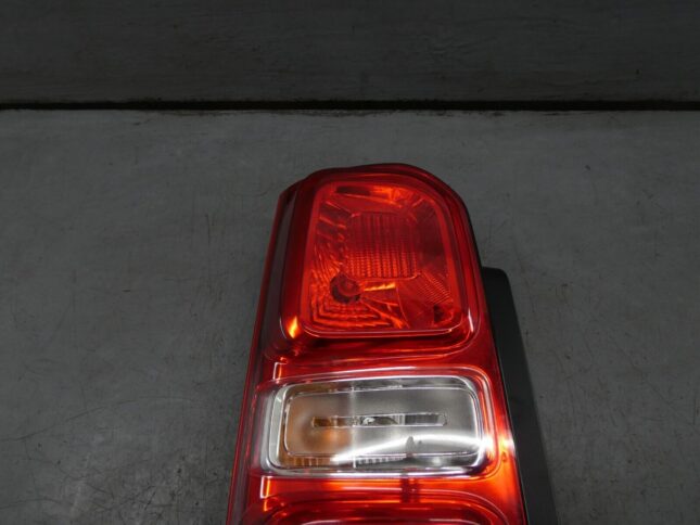 Peugeot Expert Drivers Offside Rear Tail Light 1.5HDI 2020 - 9808243180 ...
