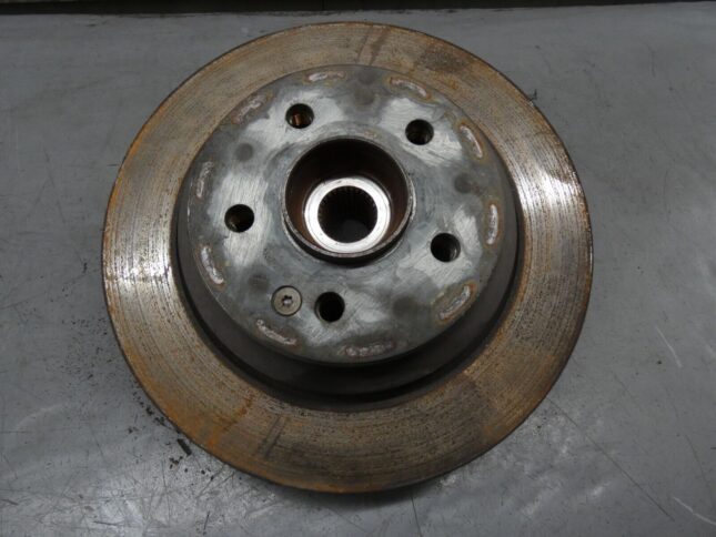 Mercedes Benz Vito Drivers Offside Rear Wheel Hub 2.1 2019 - Chrispin's ...