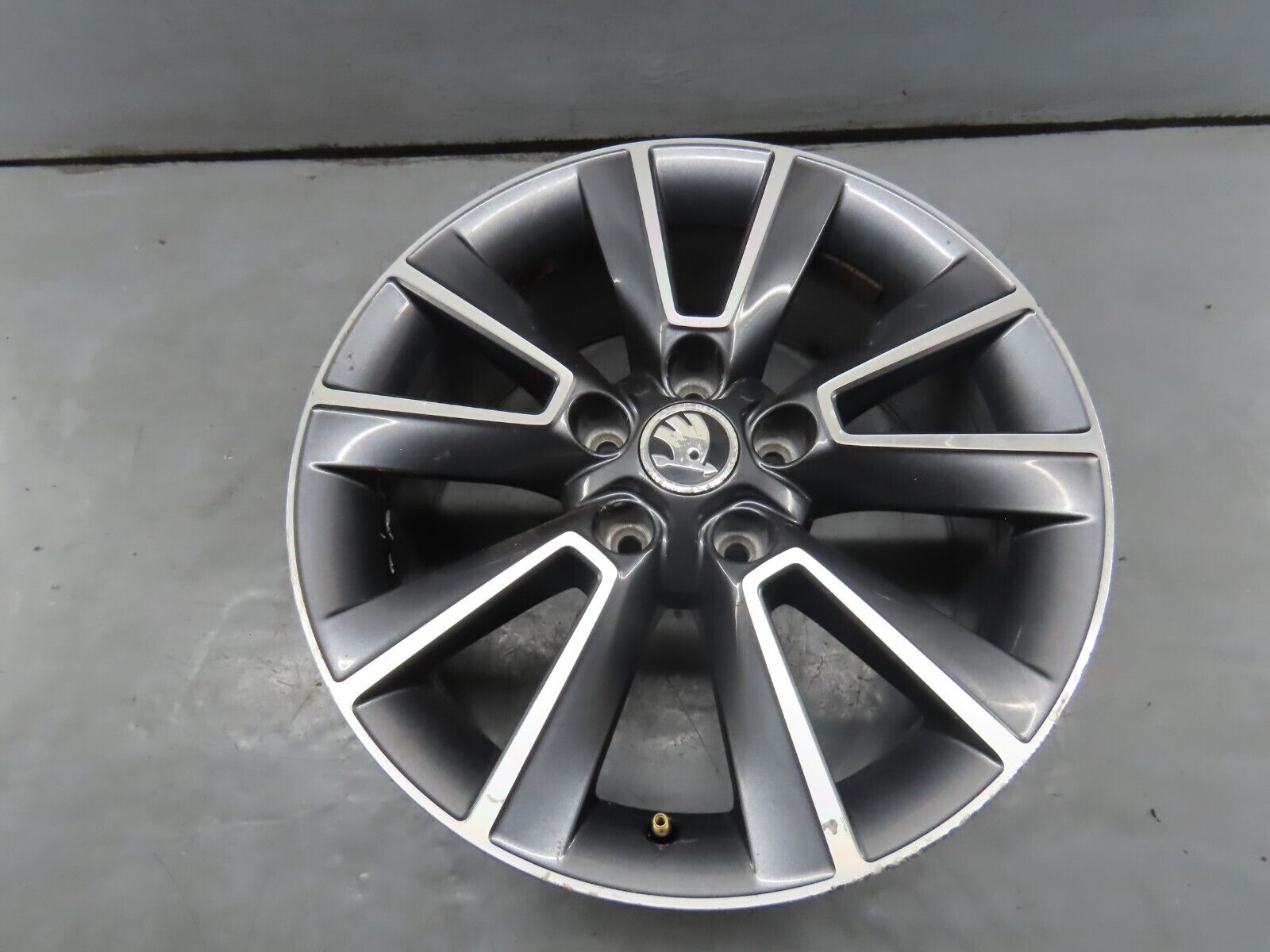 ゆっこ　MAK225/45R17　7J×17ET54PCD112 ゆっこ MAK225/45R17 7J×17ET54PCD112 Bridgestone TURANZA 6 ENLITEN